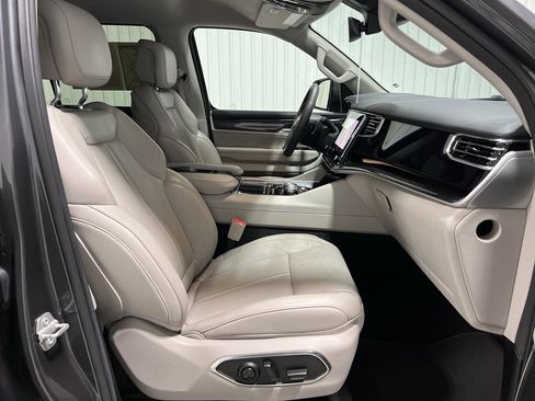 Used 2022 Jeep Wagoneer Series I image 29