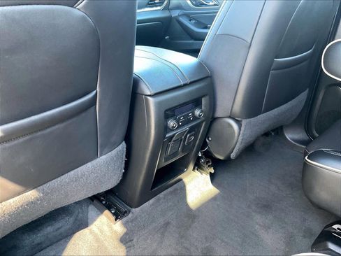 Used 2023 Chevrolet Traverse Premier w/ Redline Edition image 29