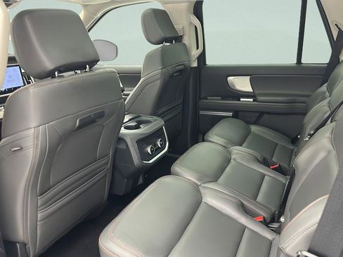 Used 2025 Ford Expedition Active AWD/4WD image 9