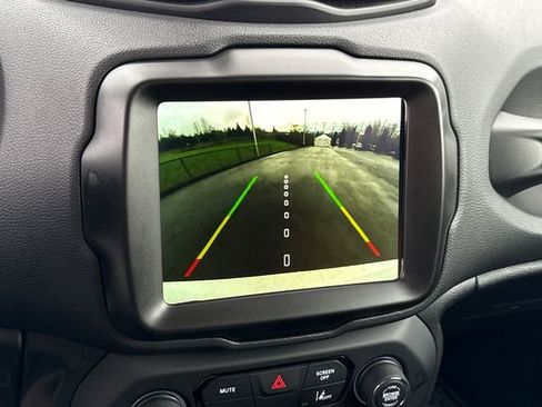 Used 2023 Jeep Renegade Latitude AWD/4WD image 26