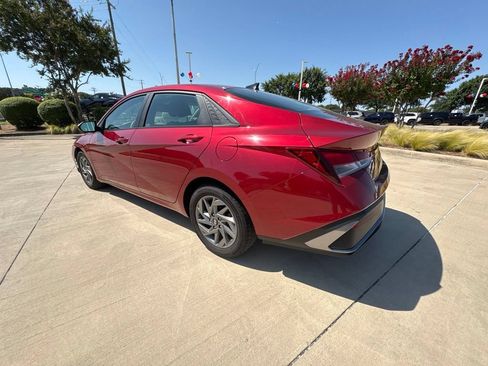Used 2024 Hyundai Elantra SEL FWD image 4