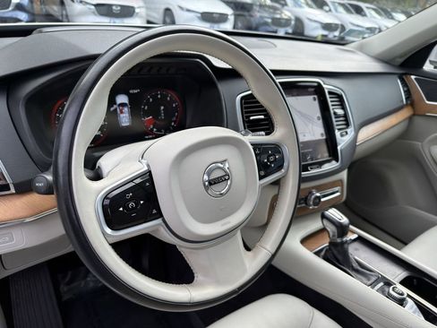 Used 2022 Volvo XC90 T6 Momentum w/ Advanced Package image 15
