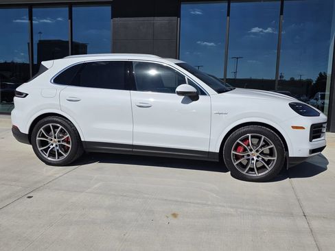 Used 2025 Porsche Cayenne S image 7