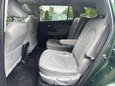 Used 2023 Toyota Highlander XLE AWD/4WD image 25