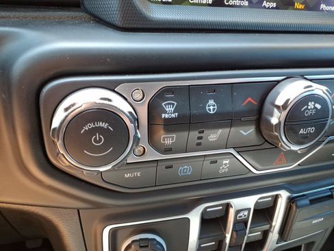 Used 2023 Jeep Wrangler Unlimited Sahara w/ Cold Weather Group AWD/4WD image 22