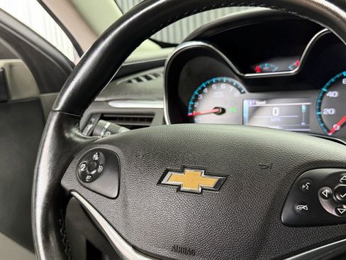 Used 2017 Chevrolet Impala LT w/ Convenience Package image 17