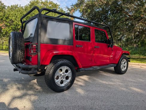 Used 2015 Jeep Wrangler Unlimited Sahara w/ Connectivity Group AWD/4WD image 7