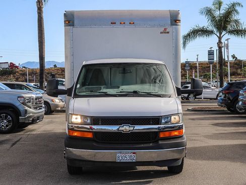 Used 2017 Chevrolet Express 3500 Extended w/ Chrome Appearance Package RWD image 2