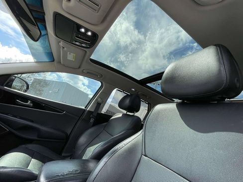 Used 2016 Kia Sorento SX image 16