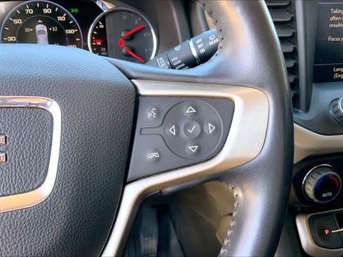 Used 2021 GMC Acadia Denali image 23