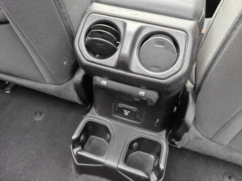 Used 2021 Jeep Wrangler Unlimited Sport AWD/4WD image 25