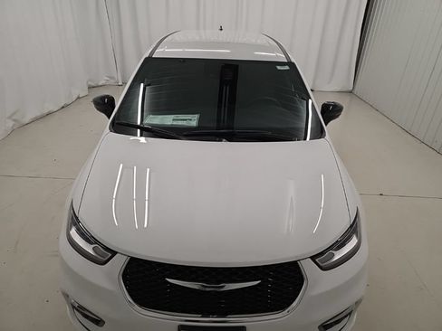 New 2026 Chrysler Pacifica Select AWD/4WD image 9