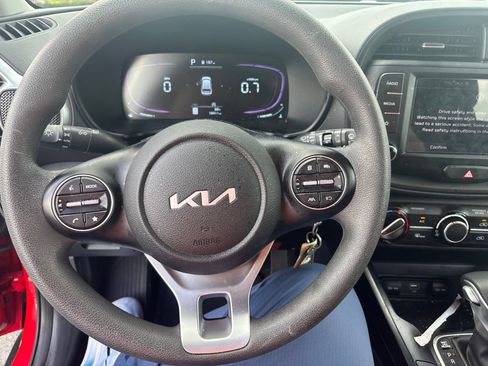Used 2025 Kia Soul LX FWD image 16
