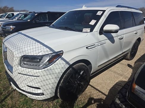 Used 2021 Lincoln Navigator Reserve image 1