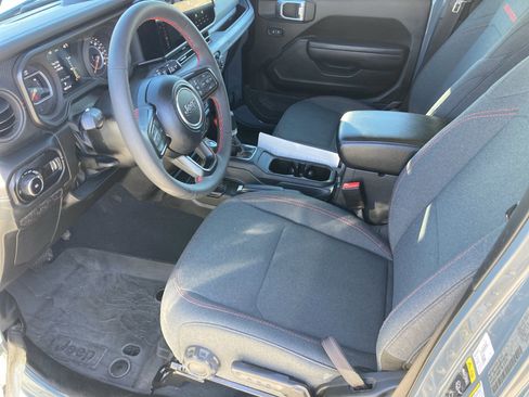 Used 2024 Jeep Wrangler Rubicon w/ Technology Group image 16