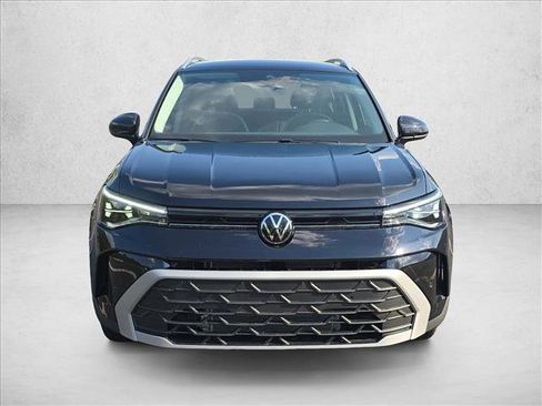 New 2026 Volkswagen Taos SE FWD image 10