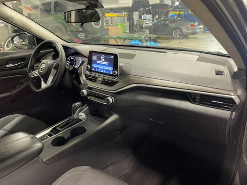 Used 2025 Nissan Altima 2.5 SV AWD/4WD image 17
