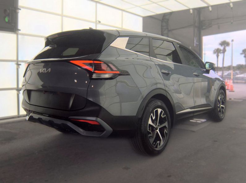 Used 2023 Kia Sportage EX FWD image 2