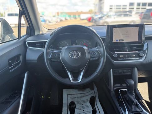 Used 2025 Toyota Corolla Cross LE FWD image 20