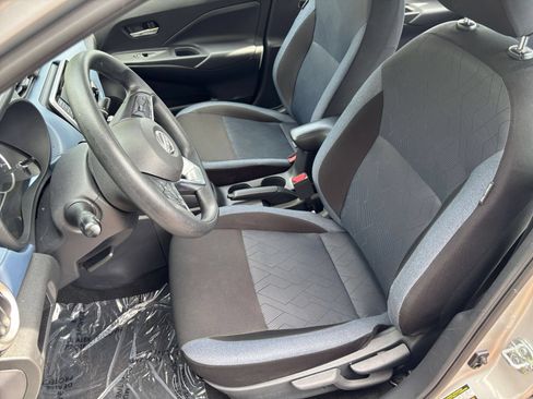 Used 2025 Nissan Versa SV FWD image 29