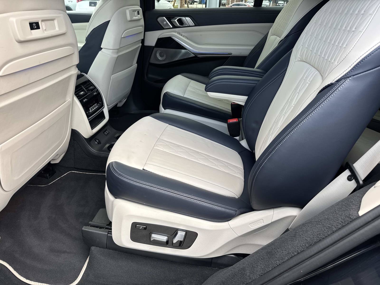 Used 2021 BMW X7 M50i w/ Dynamic Handling Package AWD/4WD image 15