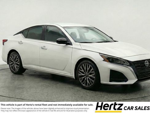 Used 2025 Nissan Altima 2.5 SV image 1