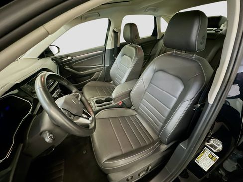 Used 2024 Volkswagen Jetta SE image 13