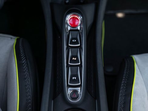 Used 2023 McLaren Artura image 17