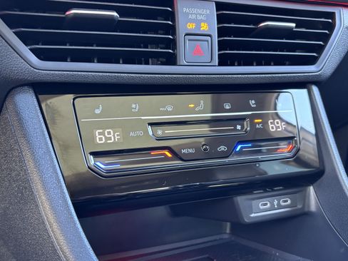 Certified 2025 Volkswagen Jetta SEL image 23
