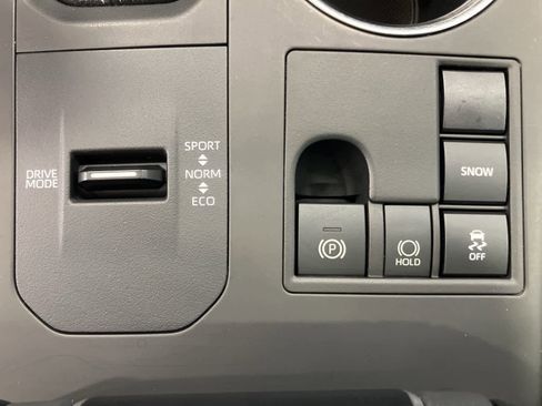 Used 2023 Toyota Highlander XLE image 18