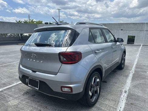 Used 2025 Hyundai Venue SEL FWD image 16