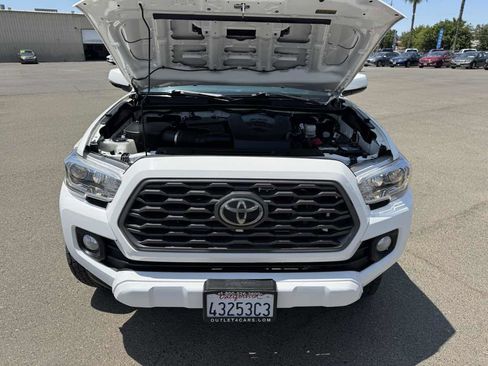 Used 2021 Toyota Tacoma TRD Sport w/ Technology Package image 44