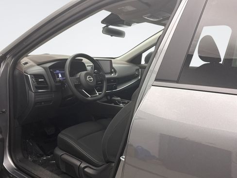 Used 2023 Nissan Rogue S AWD/4WD image 10