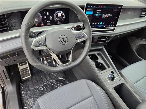 New 2026 Volkswagen Tiguan SE R-Line FWD image 3