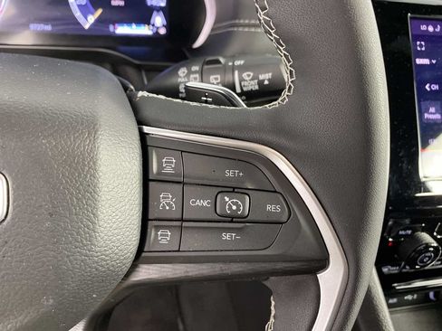 Used 2025 Jeep Grand Cherokee Altitude AWD/4WD image 15