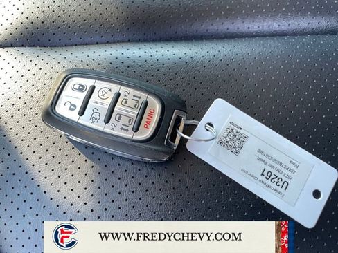Used 2023 Chrysler Pacifica Touring-L FWD image 27