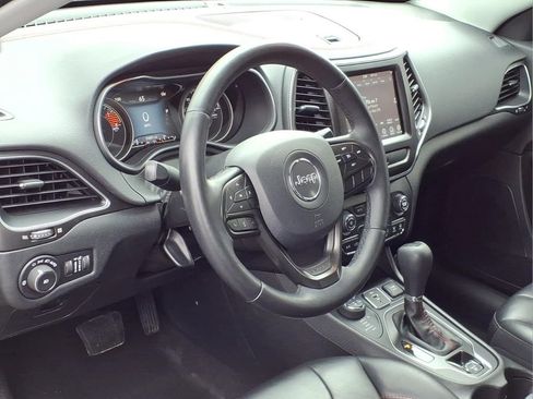 Used 2019 Jeep Cherokee Trailhawk w/ Cold Weather Group AWD/4WD image 3