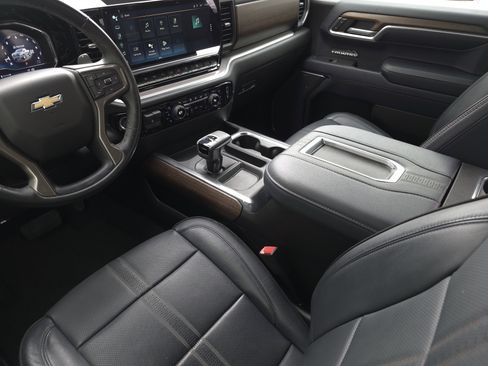 Used 2022 Chevrolet Silverado 1500 High Country w/ Technology Package image 14