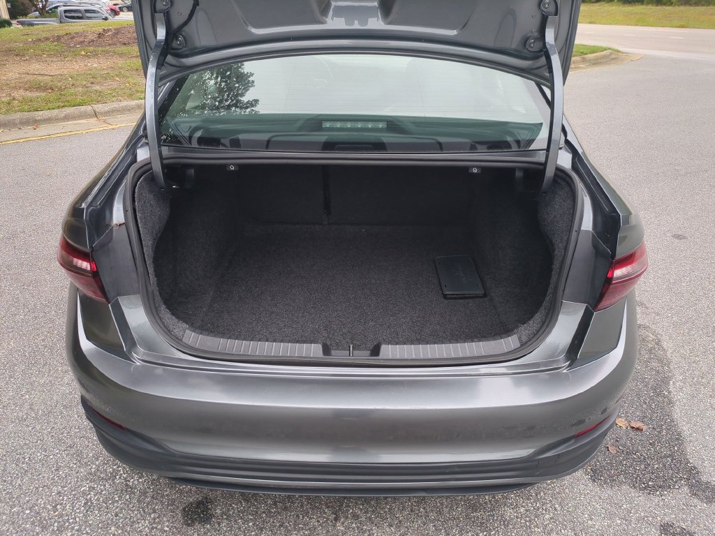 Used 2024 Volkswagen Jetta SE FWD image 31