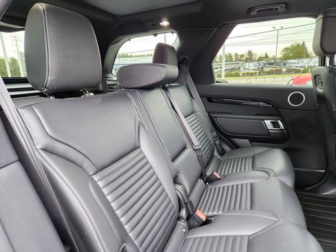 Used 2025 Land Rover Discovery S image 15