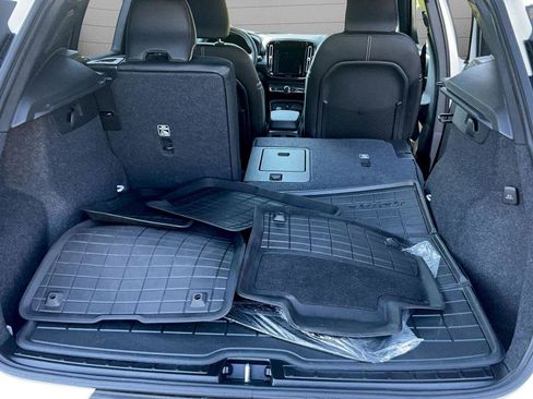 Used 2021 Volvo XC40 P8 Recharge w/ Advanced Package image 11