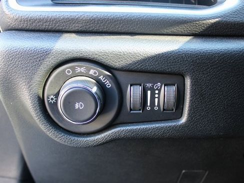 Used 2023 Chrysler Pacifica Limited w/ S Appearance Package image 16