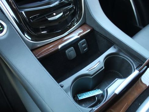 Used 2020 Cadillac Escalade Luxury RWD image 37