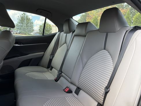 Used 2022 Toyota Camry SE FWD image 8