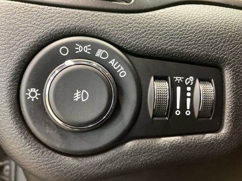 Used 2020 Jeep Cherokee Trailhawk w/ Cold Weather Group image 13