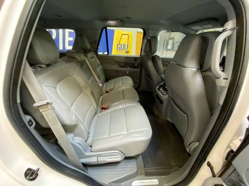 Used 2018 Lincoln Navigator Select w/ Technology Package RWD image 26