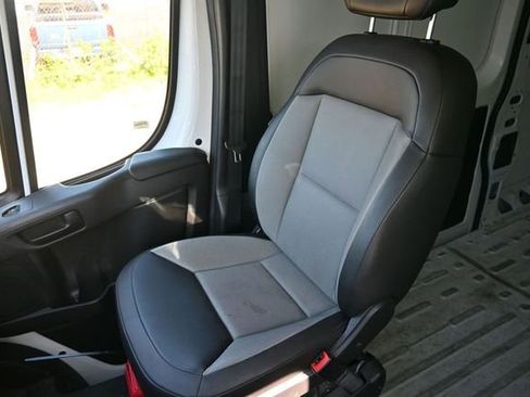 Used 2025 RAM ProMaster 2500 w/ Convenience Group FWD image 19