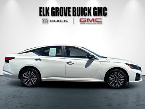 Used 2025 Nissan Altima 2.5 SV AWD/4WD image 3