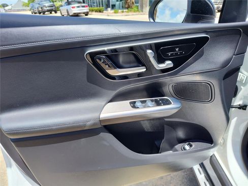 Used 2024 Mercedes-Benz GLC 300 4MATIC image 16