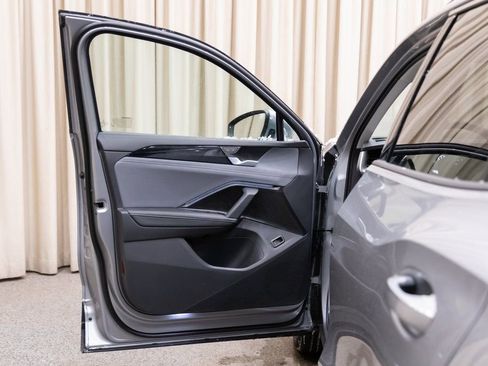 New 2026 Volkswagen Tiguan SE image 8